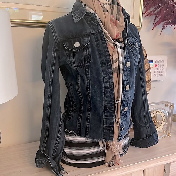 Trendy BlankNYC jean jackets in deep dark blue denim - Picture 3 of 12